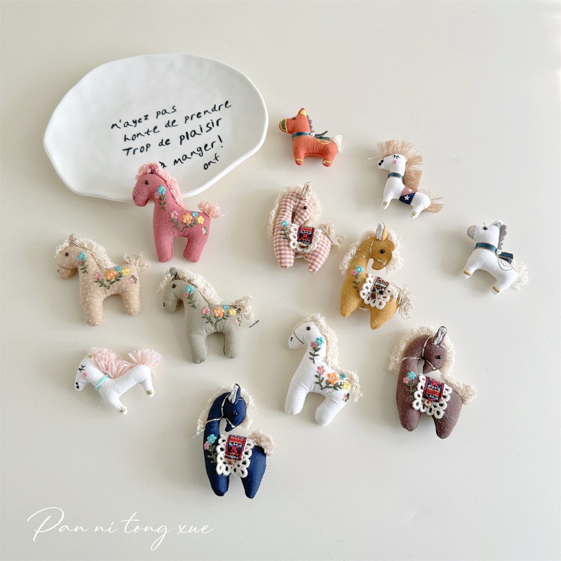 Women Shoes Must Have - Adorable broche poney en tissu coréen,