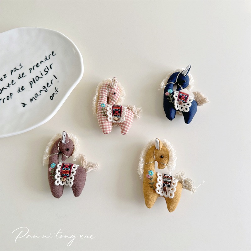 Adorable broche poney en tissu - Women Shoes Must Have avis et prix