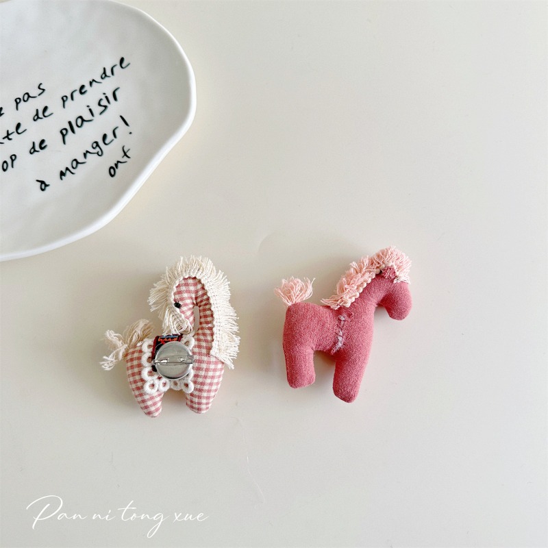 Adorable broche poney en tissu - Women Shoes Must Have avis et prix